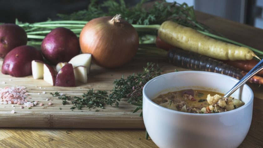 Zelf saoto soep maken: een verrassend lekkere klassieker uit Suriname